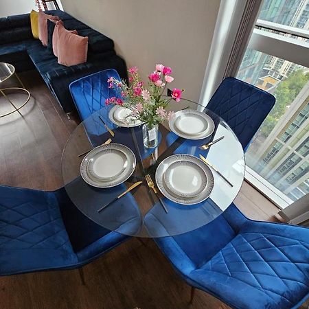 2 Bed Luxurious Apartments Canary Wharf Londra Esterno foto