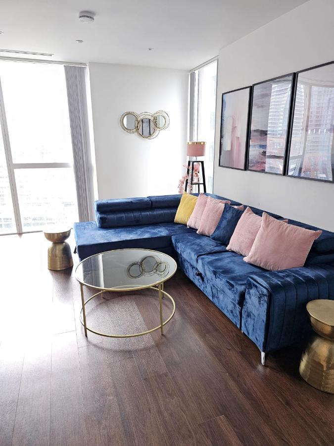 2 Bed Luxurious Apartments Canary Wharf Londra Esterno foto