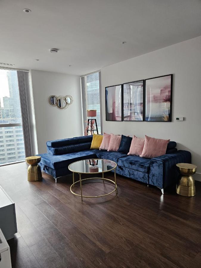 2 Bed Luxurious Apartments Canary Wharf Londra Esterno foto